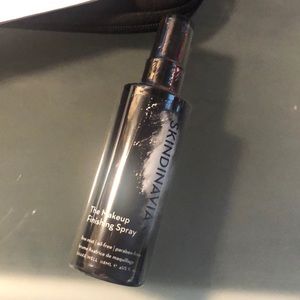 Skindanavia- makeup finishing spray - Brand New